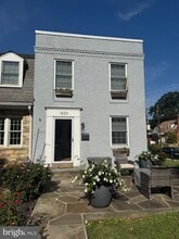 Building Photo - 1820 Leslie Ave