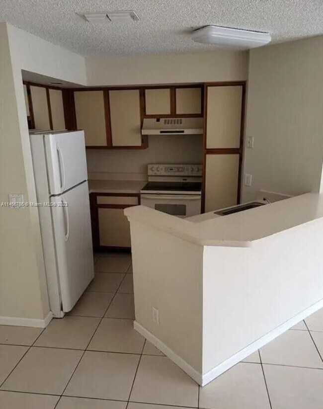 Foto del edificio - 3420 Pinewalk Dr N