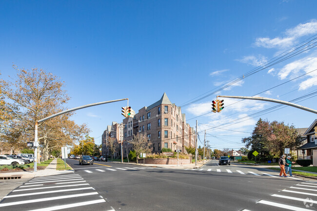 Neighborhood Context - Rockville Tudor Apt. Corp.