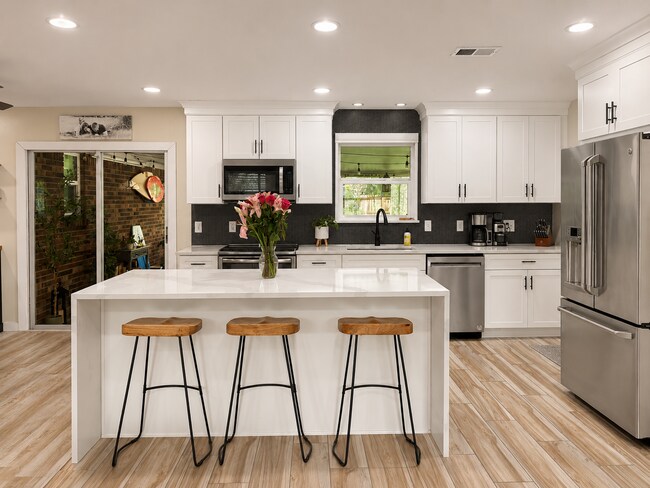 Foto del edificio - Quiet cul-de-sac rental in desirable Brierwood!