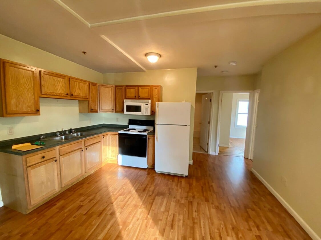 60 Lake St Unit 1, Webster, MA 01570 Apartments in Webster, MA