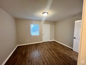 Building Photo - 2912 Creekview Ct