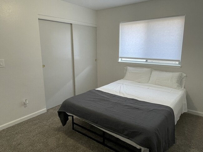 Foto del edificio - 7135 Shadow Crest Dr
