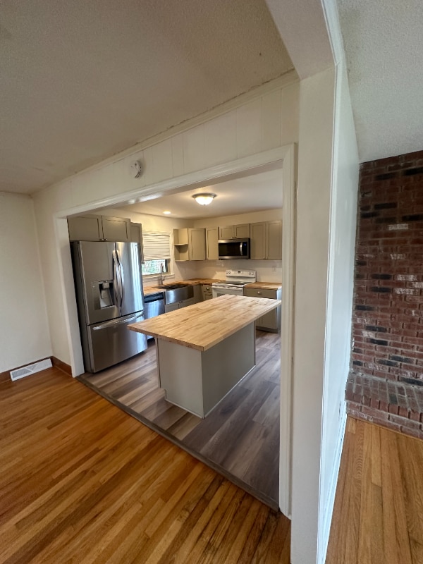 Foto del edificio - 6512 Springfield Dr