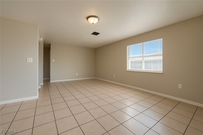 Building Photo - 2105 Canal St