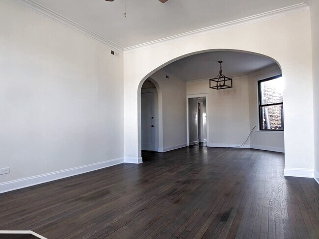 Foto del edificio - 2896 N Milwaukee Ave