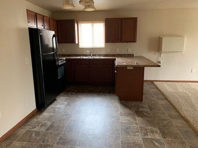 Foto del edificio - 2 Bedroom, 1 Bathroom lower level apartment