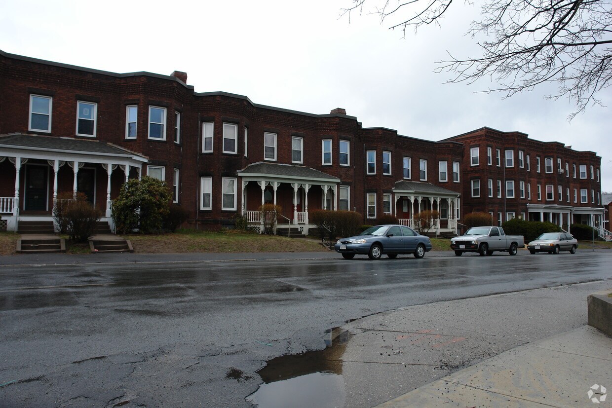Building Photo - 522-528 Pleasant St