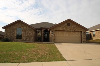 Building Photo - 1805 Lindsey Dr