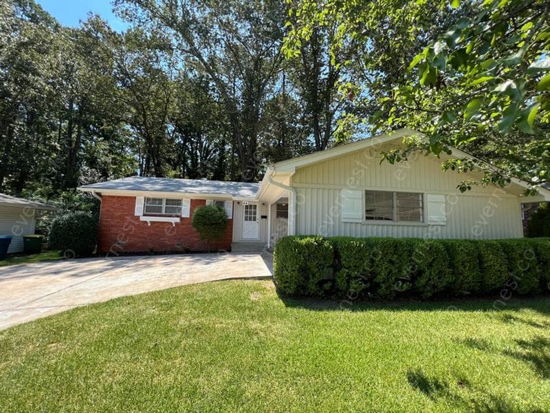 Primary Photo - 44 Berkshire Dr