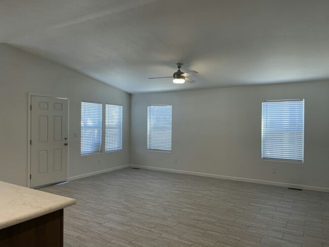 Building Photo - 18027 N 17th Pl