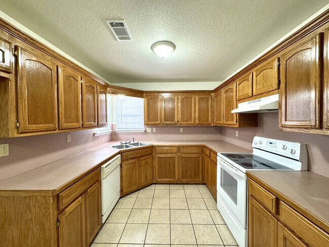 Building Photo - 146 Commanche Loop