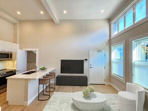 Building Photo - 446 Kirkham St