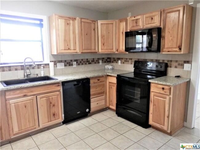 Building Photo - 217 Glenbrook Dr
