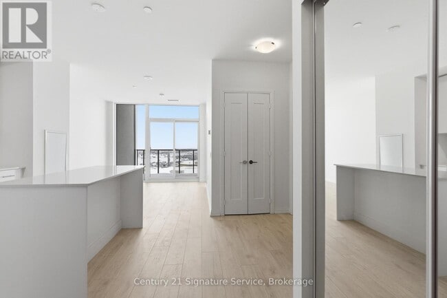 Building Photo - 27 Korda Gate