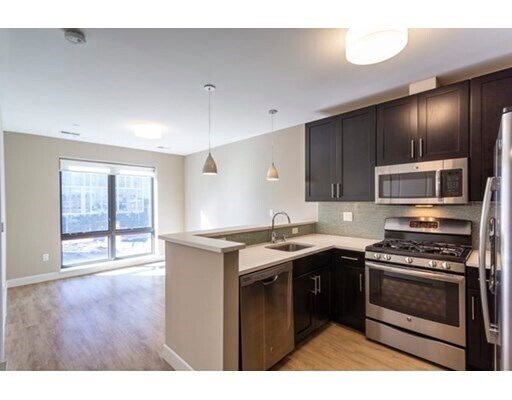 Primary Photo - 31 Rogers St