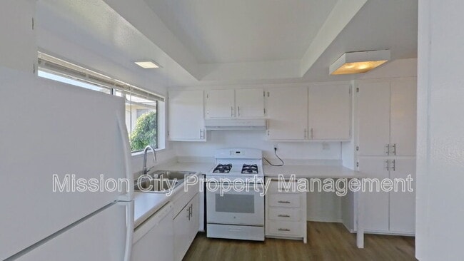 Building Photo - 7580 Cathedral Oaks Rd