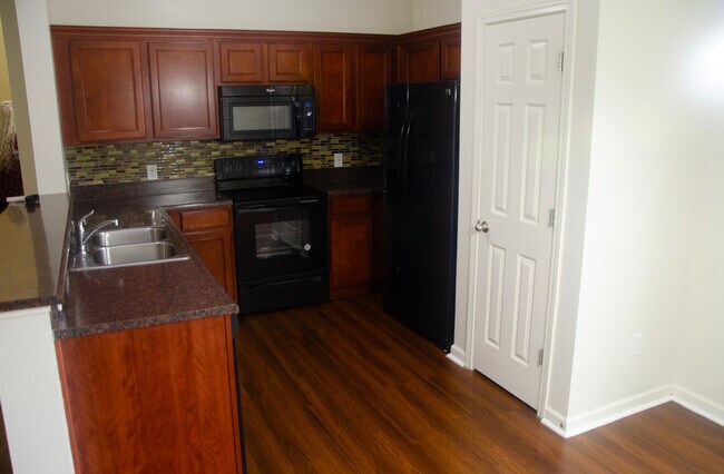 Foto del edificio - 2204 Shadow Creek Blvd