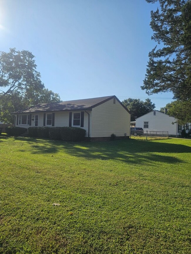 Building Photo - 845 Berkshire Terrace