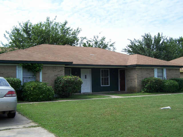 Primary Photo - 3213 W Park Row