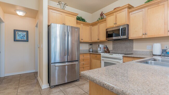 Building Photo - 3BR Kai Lani 8B: Elegance & Comfort, Poolside