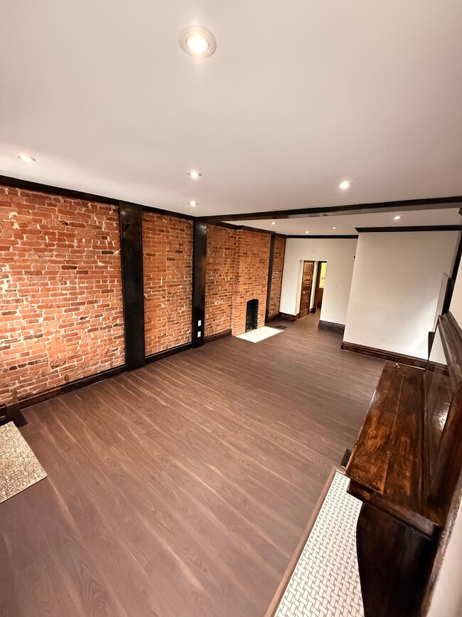 Building Photo - 1520 Bryden Rd