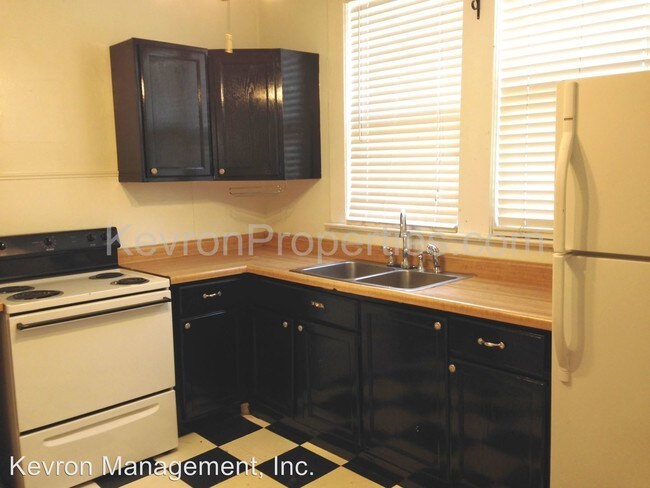 Building Photo - 3 br, 1 bath Apartment - 1563 Poplar Avenue