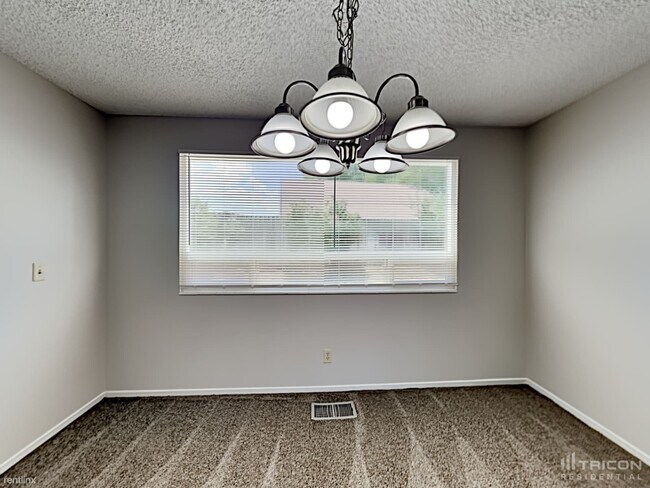 Building Photo - 1051 Glen Meadow Dr