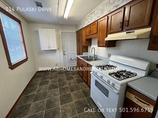 Foto del edificio - 114 Pulaski Dr