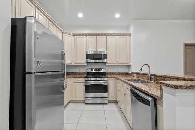 Building Photo - 7400 River Rd