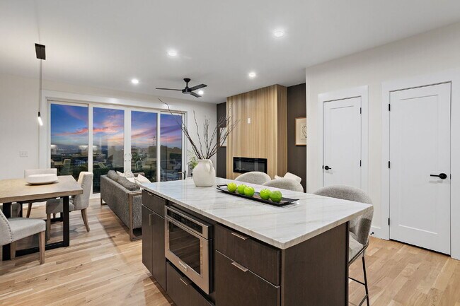 Building Photo - "Spacious 4-Bed, 4-Bath Gem in Nashville - 2,687 Sq Ft AMAZING views!