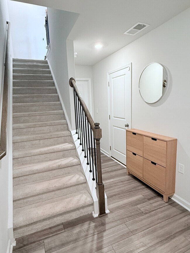 Foto del edificio - Room in Townhome on Chert Ln