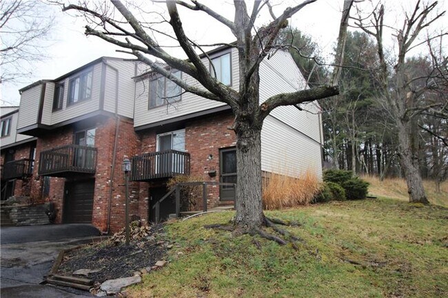 Foto del edificio - 401 Cricketwood Ct