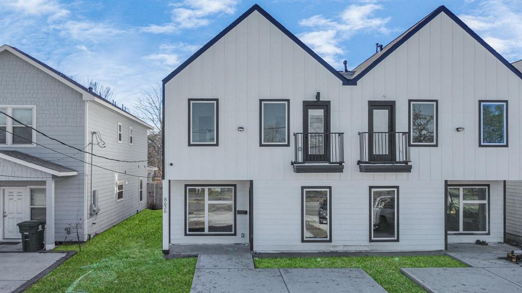 Foto principal - 8636 Scott St