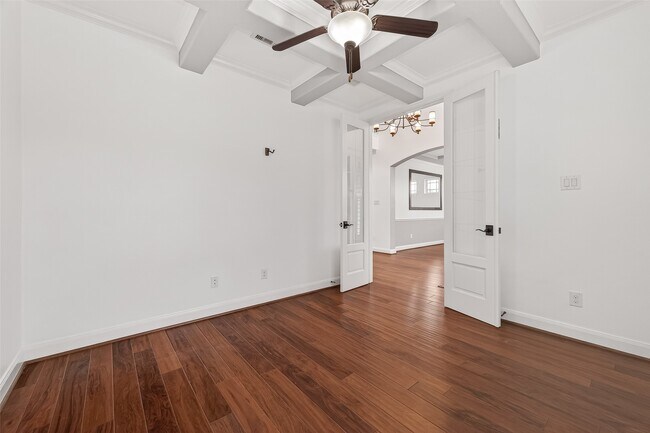 Foto del edificio - 2727 Carriage Hollow Ln