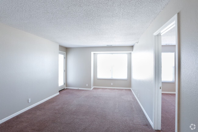 2BR, 2BA - 950 SF - Cottonwood Creek Apartments
