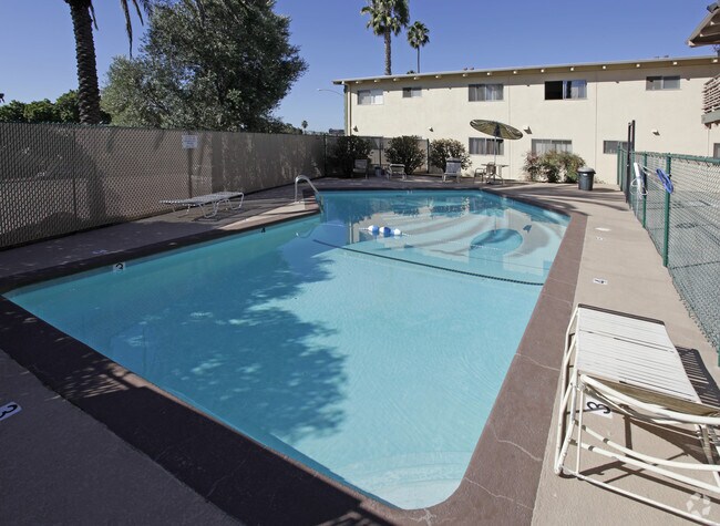 Desert Spa Apartments - 4