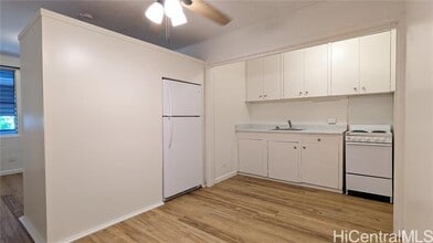 Building Photo - 660 Kailua Rd