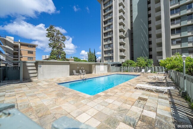 Foto del edificio - $2400 / 2 BD, 1 BA, 1 parking Condo in Hon...