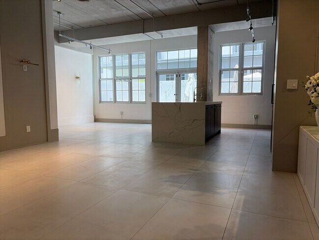 Foto del edificio - 425 N Andrews Ave