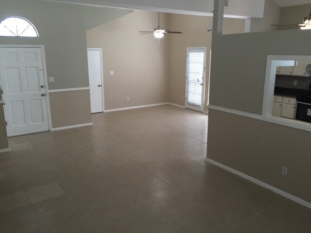 Foto del edificio - East El Paso 3 bed 2 bath Refrig A/C