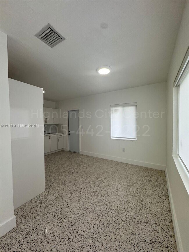 Foto del edificio - 1230 NW 8th Ct