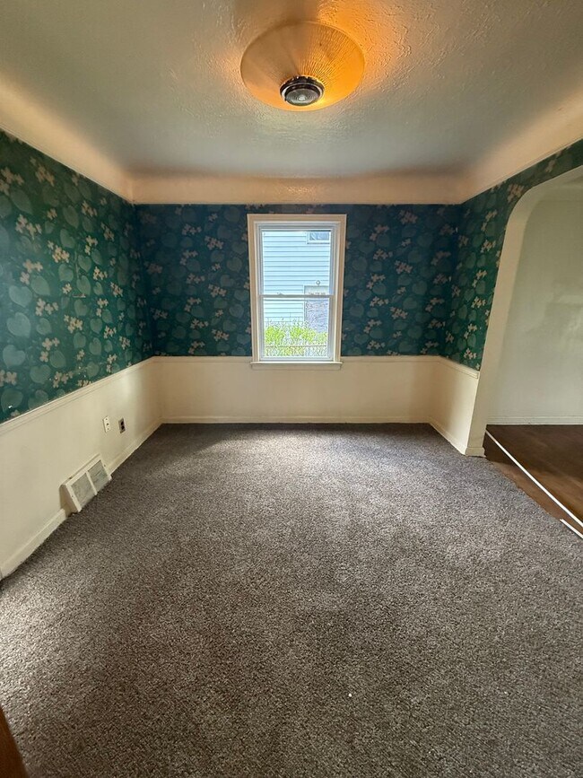 Building Photo - Lee/Harvard Single Home