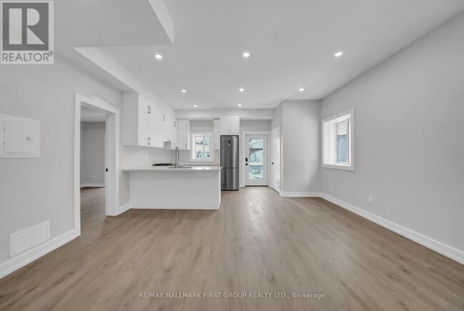 Building Photo - 417 Athol St