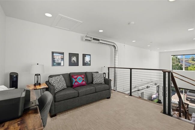 Foto del edificio - 258 Blackberry Loop