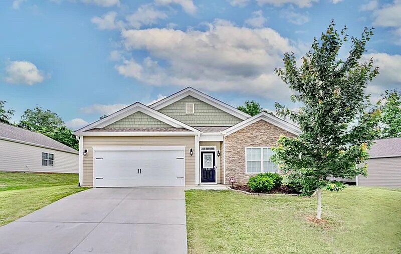 Photo - 245 Hartwood Lake Ln (Greer, SC)