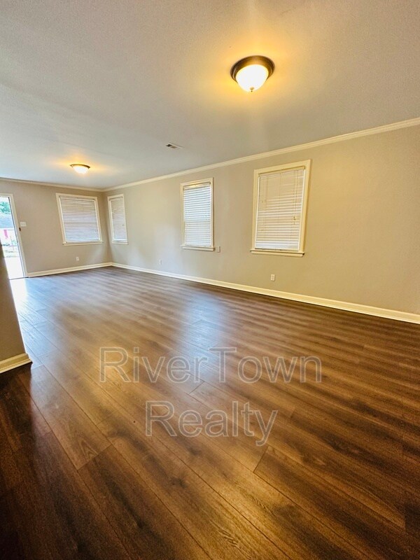 Building Photo - 507 Sharon Dr