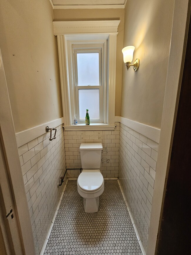 Building Photo - 5 Euston St