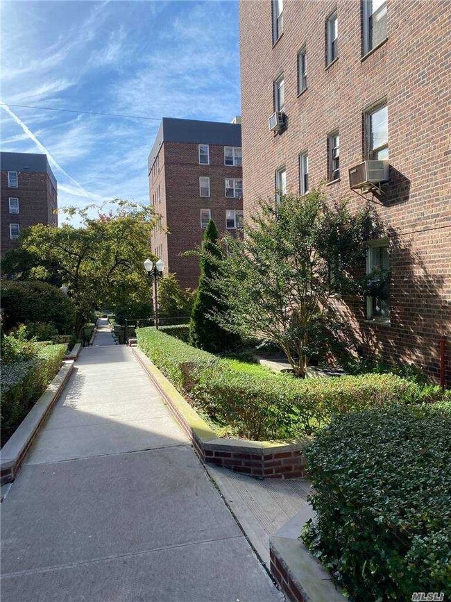Building Photo - 67-10 108th St