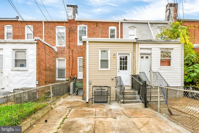 Foto del edificio - 1221 N Curley St